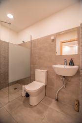 bathroom surfcamp Lagos